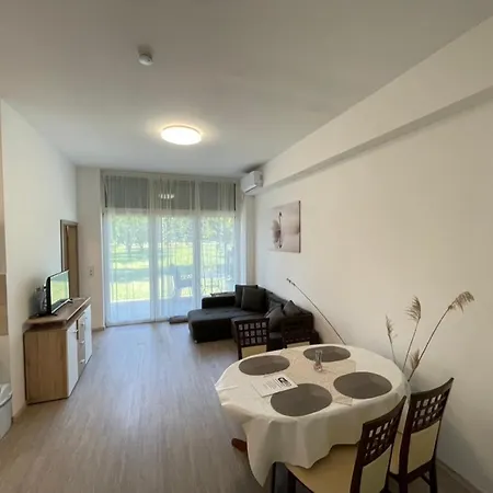 Gyoengybagoly * Balatonberény